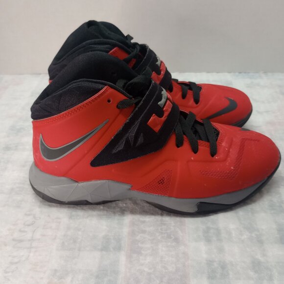 Nike LeBron Soldier V11 Red & Black Basketball Shoes Sz 5.5y - Picture 4 of 6